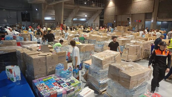 Alicante recoge 260 toneladas de ayuda urgente para los afectados por la DANA en Valencia.