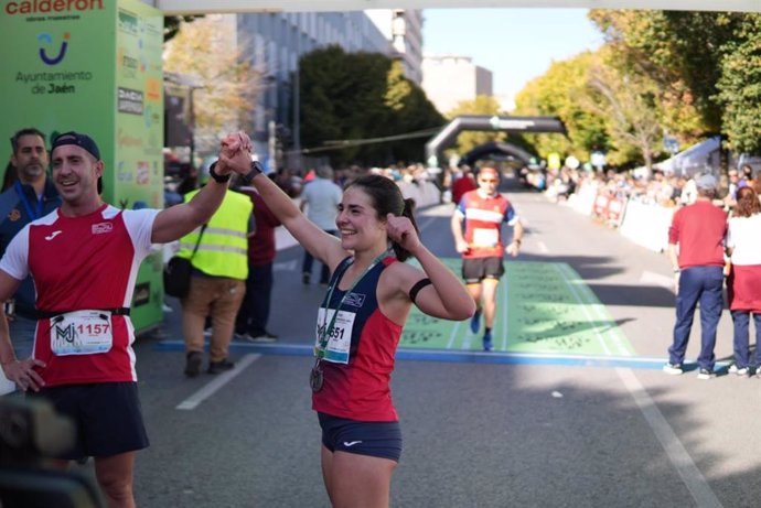 La ganadora de la categoría femenina de la Media Maratón 'Ciudad de Jaén', Marta Martín.