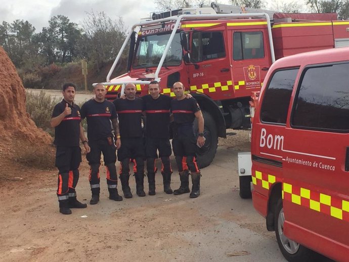 Dotación de bomberos del Ayuntamiento de Cuenca que ha partido a Valencia.