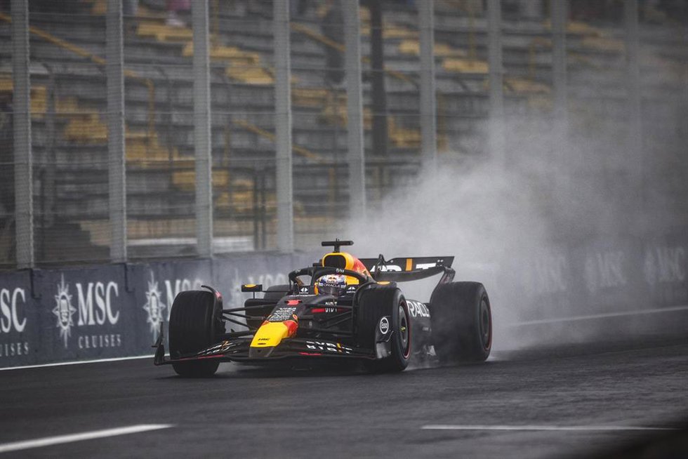 01 VERSTAPPEN Max (nld), Red Bull Racing RB20, action during the Formula 1 Grande Premio de Sao Paulo 2024, 21th round of the 2024 Formula One World Championship from November 1 to 3, 2024 on the Interlagos Circuit, in Sao Paulo, Brazil - Photo Xavi Bon