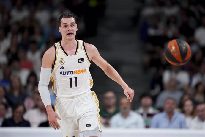 Archivo - Mario Hezonja, durante un partido con el Real Madrid.