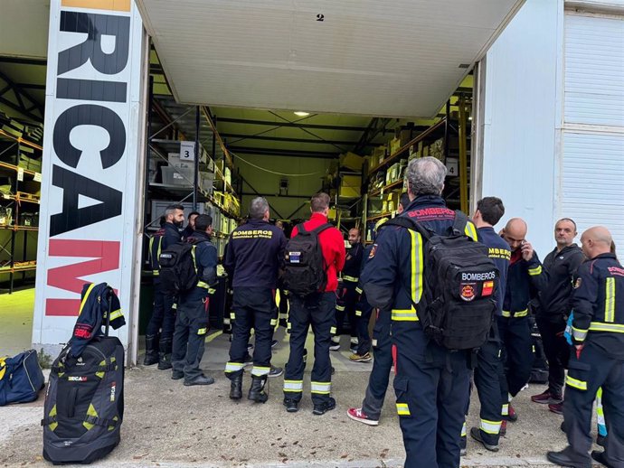 Un refuerzo de 60 efectivos de Bomberos y Summa se desplazan ya a Valencia con tres bombas forestales