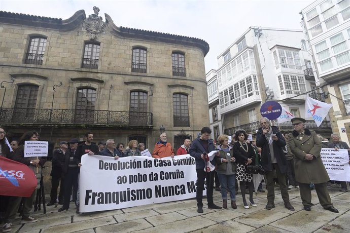 Archivo - Cuarta marcha por la devolución de la Casa Cornide, celebrada en el año 2023