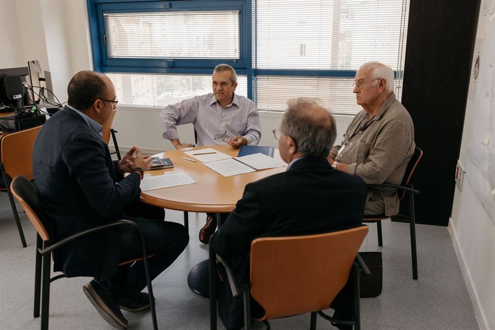 El consejero de Sector Primario del Cabildo de Tenerife, Valentín González, en una reunión con Asocan