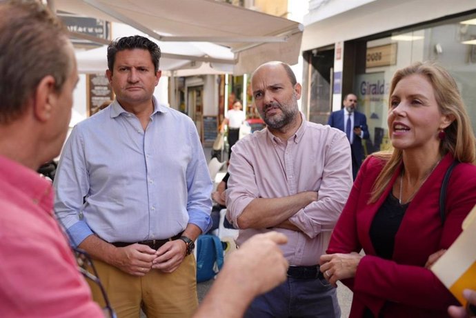 Representantes municipales de Vox en el Ayuntamiento de Sevilla.