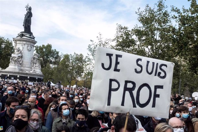 Archivo - Manifestación en Francia por el asesinato del profesor francés Samuel Paty a manos de un islamista radical.