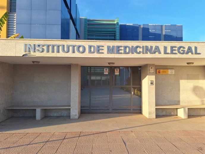 Archivo - Fachada del Instituto de Medicina Legal en Badajoz