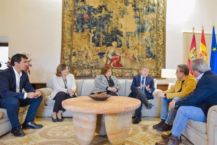 Reunión entre los representantes de los agentes sociales de C-LM con el presidente regional, Emiliano García-Page.