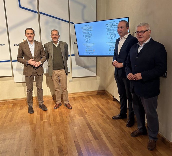 Izda a dcha: el presidente de la Diputación de Valladolid, Conrado Íscar; el presidente de la Fundación Miguel Delibes e hijo del escritor, Germán Delibes; el vicepresidente de la Diputación, Víctor Alonso; y el gerente de la Fundación, Fernando Zamácola.