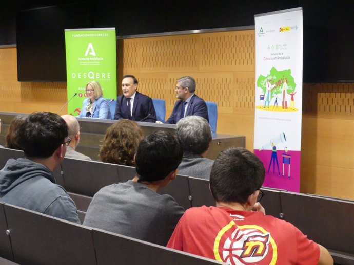 El consejero de Universidad, José Carlos Gómez Villamandos, ha inaugurado este lunes el calendario de actividades de la Semana de la Ciencia.