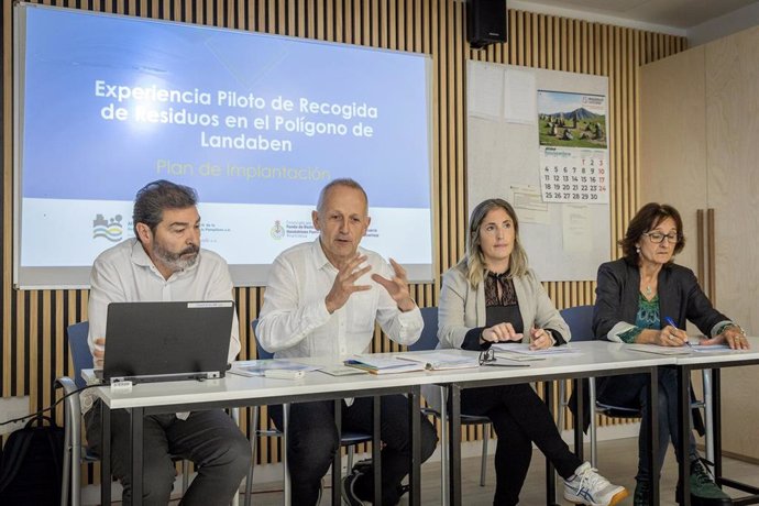 Presentación de la recogida puerta a puerta de residuos en el polígono de Landaben.