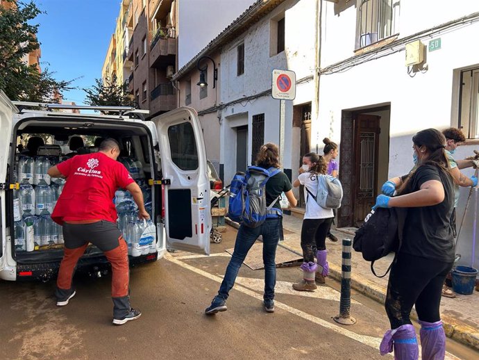 Archivo - Mutuactivos ha activado la clase de emergencia de su fondo de inversión Compromiso Solidario para ayudar a Cáritas Española en su labor de apoyo a los afectados por la DANA en zonas del sureste de España.