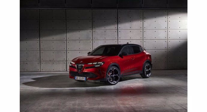 El nuevo Alfa Romeo Junior Elettrica Veloce.