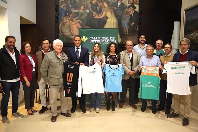 Caja Rural de Extremadura renueva sus convenios con entidades deportivas de la región.