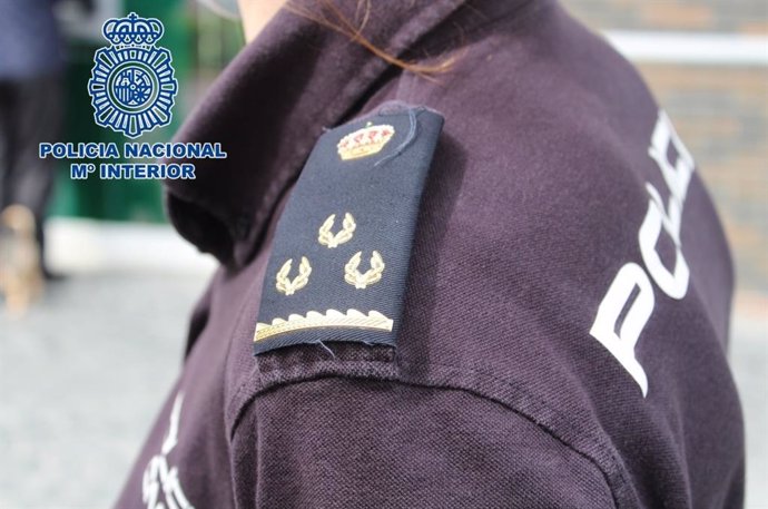 Archivo - Agente de Policía Nacional, en imagen de archivo