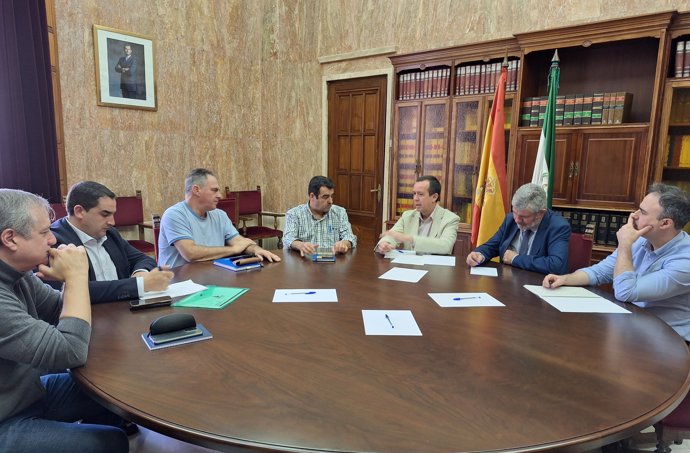 El subdelegado de Gobierno en Almería se reúne con organizaciones agrarias para evaluar el impacto de la DANA.