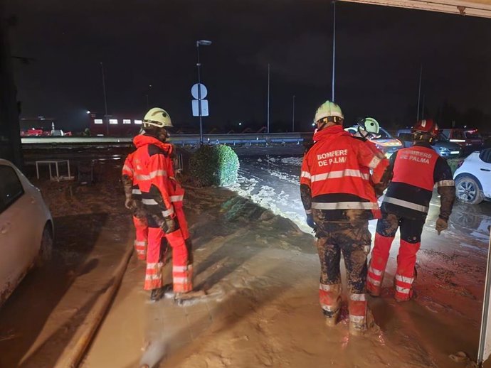 Bomberos de Palma, trabajando en una de las zonas afectadas por la DANA.