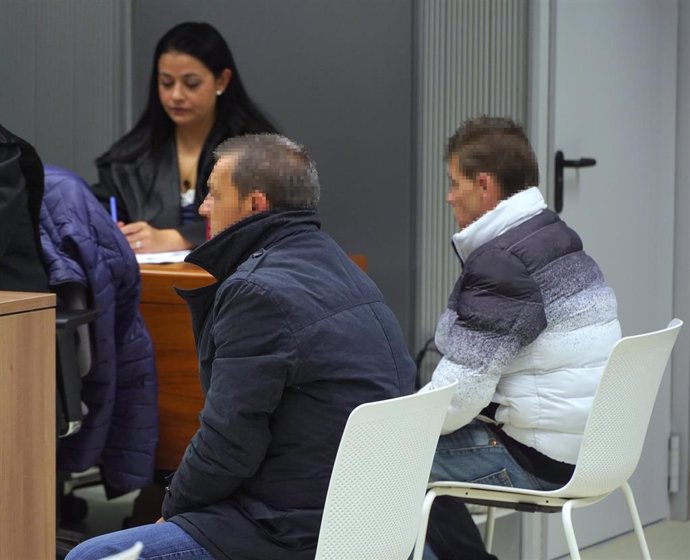 Los acusados durante la celebración de la primera sesión del juicio por el crimen de Cuzcurrita, en la Audiencia Provincial de La Rioja, a 4 de noviembre de 2024, en Logroño, La Rioja (España).