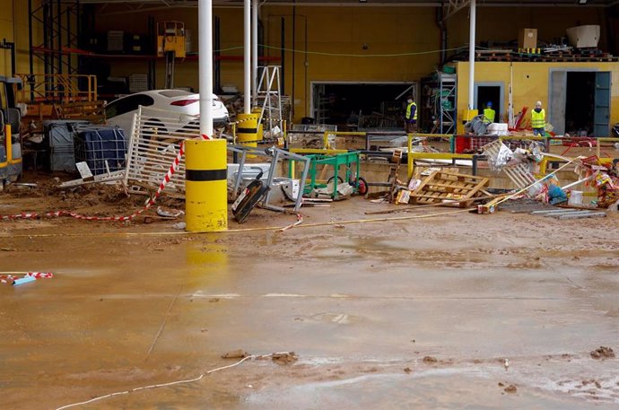 Inundaciones en las inmediaciones del centro comercial Bonaire, a 4 de noviembre de 2024, en Aldaia, Valencia, Comunidad Valenciana (España). 