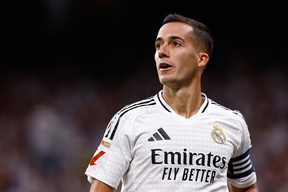 Archivo - El jugador del Real Madrid Lucas Vázquez, en un partido de LaLiga EA Sports 2024-2025.