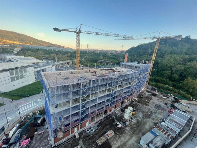 Edificio de viviendas en construcción en Bolueta, Bilbao