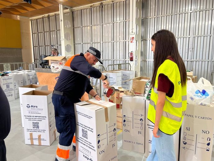 Alcalá de Guadaíra recoge "cientos de kilos de donaciones" para los afectados por la DANA en Valencia.