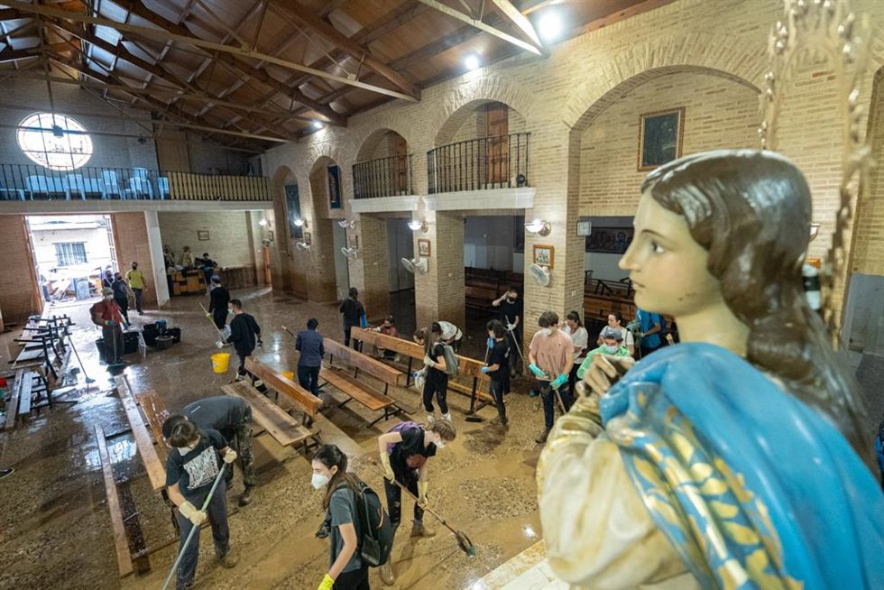Voluntarios en una parroquia