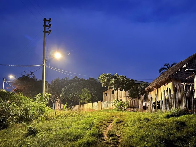 Acciona.Org gana el premio 'Renovables' por faciliar el acceso a luz a una comuniunidad indígena de Copal Urco (Perú)