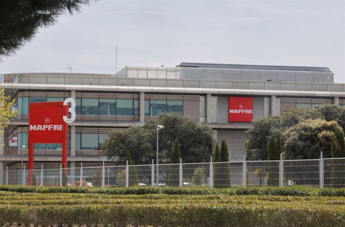 Archivo - Fachada de la sede de Mapfre, a 10 de abril de 2023, en Madrid (España). 