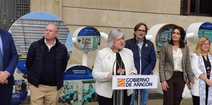 La Directora General de Ciencia, Pilar Gayán, en la presentación de la exposición científica en Huesca.