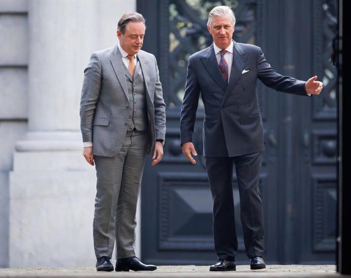 N-VA chairman Bart De Wever and King Philippe - Filip of Belgium pictured before their meeting at the Royal Palace in Brussels on Monday 04 November 2024, to discuss the report of the formateur. De Wever was reappointed as formateur by the King, to form