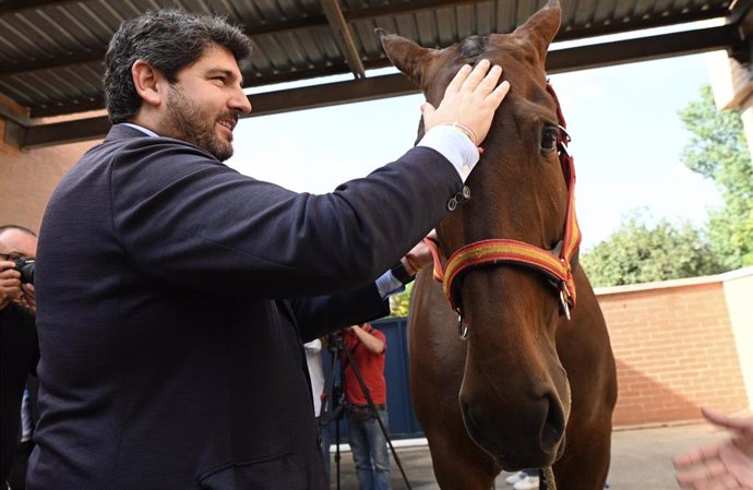 El presidente del Gobierno de la Región de Murcia, Fernando López Miras, visita el Hospital Clínico Universitario de la Universidad de Murcia (UMU)