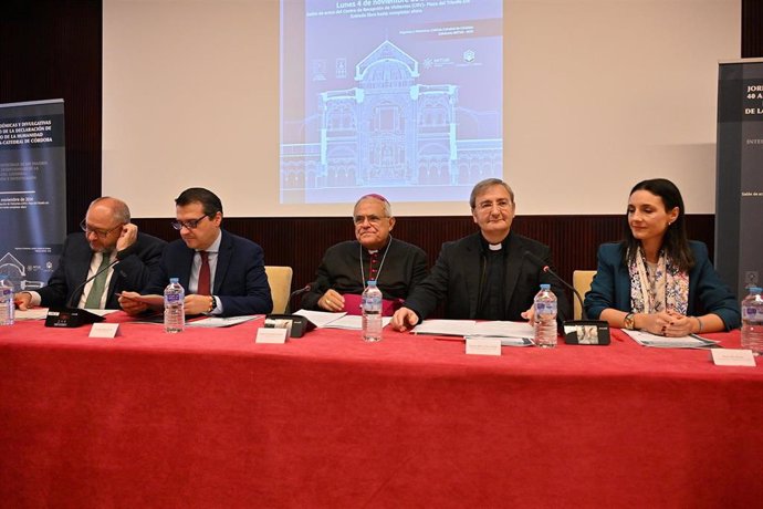 (Desde Izda.) Torralbo, Bellido, Fernández, Nieva Y Siles, En La Inauguración De La Jornada Académica Sobre Los Valores Excepcionales De La Mezquita-Catedral De Córdoba.