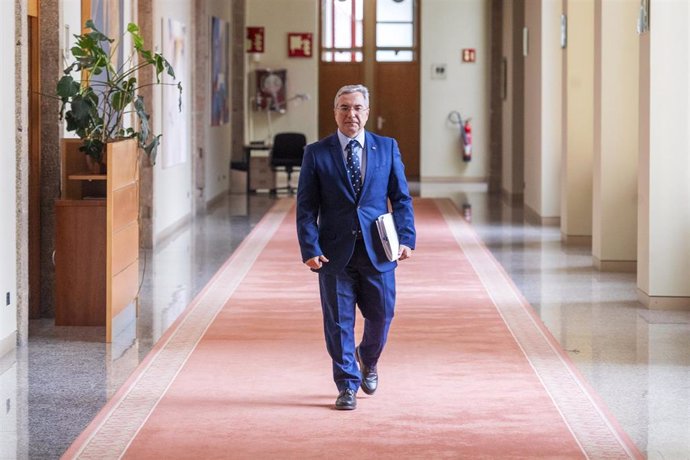 PRESENTACIÓN DOS ORZAMENTOS DA DEPUTACIÓN DE OURENSE NO PARLAMENTO DE GALICIA, O presidente provincial, Luis Menor, comparece no Parlamento de Galicia para presentar os orzamentos da Deputación de Ourense na Comisión parlamentaria de Economía