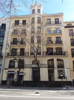 Archivo - Uno de los edificios de viviendas de la socimi Vbare en Madrid