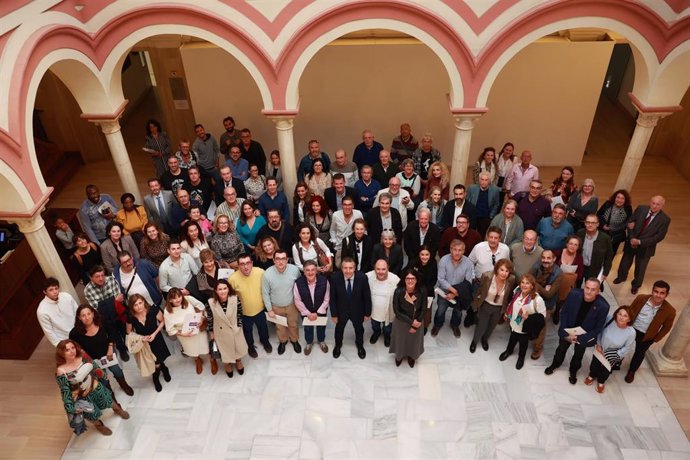 Foto de grupo del acto de entrega de las subvenciones