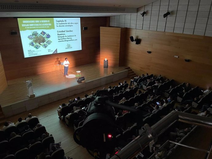 Presentación del manual sobre la situación actual de la olivicultura jiennense.