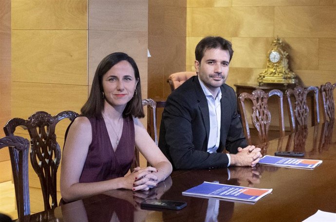 Archivo - La secretaria general de Podemos, Ione Belarra, y el coordinador regional Podemos y diputado en el Congreso, Javier Sánchez Serna, Félix Bolaños, durante una reunión, en el Congreso de los Diputados, a 22 de julio de 2024, en Madrid (España).