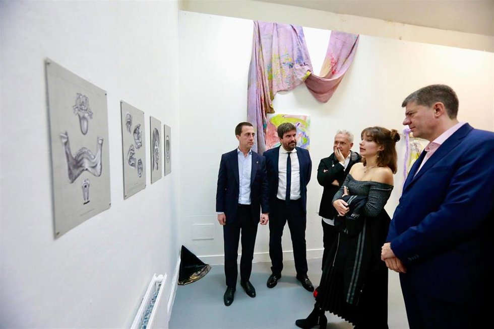 El conseller de Turismo, Cultura y Deportes, Jaume Bauz, asiste a la inauguración de la exposición 'Board of Inspiration. We are Miró' en Londres.
