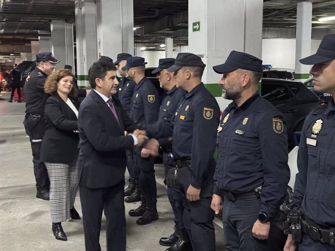 Pedro Blanco despide a los agentes que salen de Galicia para ayudar en las zonas afectadas por la DANA.