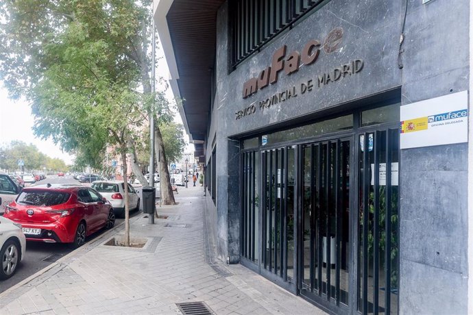 Fachada de un edificio de Muface, en Avenida de Pablo Iglesias, a 11 de octubre de 2024, en Madrid (España).