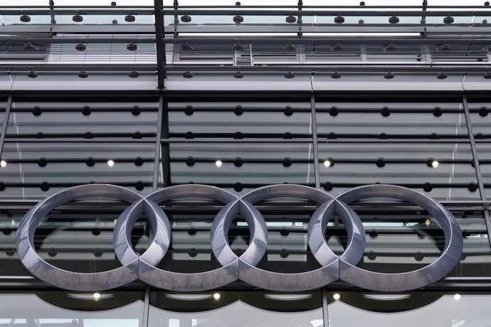 Archivo - 19 March 2024, Bavaria, Ingolstadt: The Audi logo can be seen at the company headquarters before the start of the annual press conference. Photo: Sven Hoppe/dpa