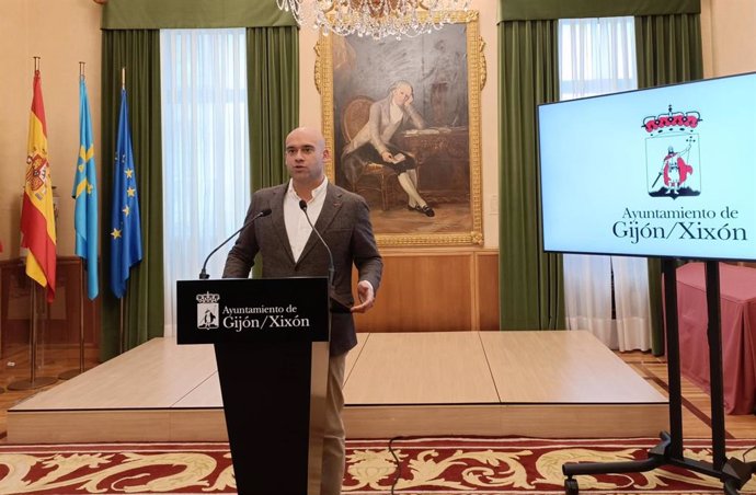 El portavoz de Junta de Gobierno del Ayuntamiento de Gijón, Jesús Martínez Salvador, en rueda de prensa en el Consistorio gijonés.