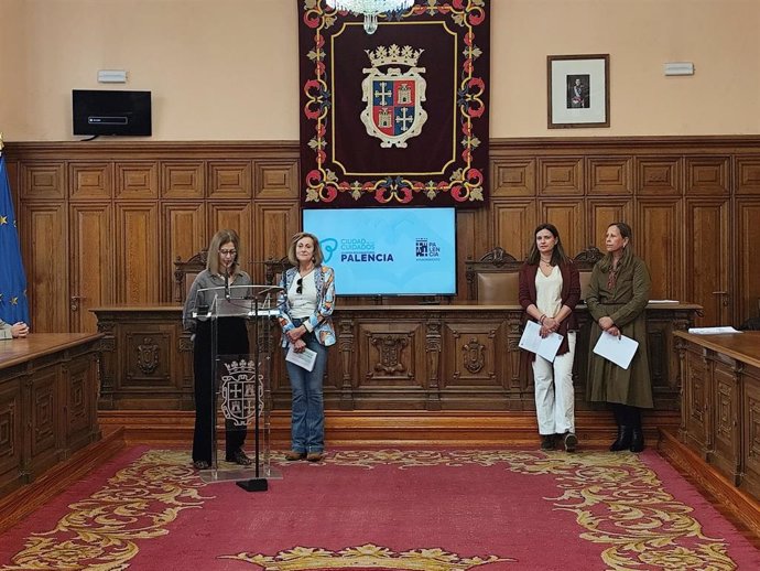 La concejal de Servicios Sociales, Rosario García, quien ha presentado las jornadas del Clúster Sociosanitario de Palencia.