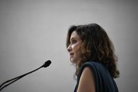 Ayuso no se pronuncia sobre la gestión de la DANA y se centra en ayudar en un "momento dramático": "Estamos destrozados"