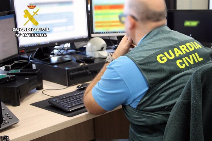 Archivo - Equipo ciberdelincuencia Guardia Civil Cantabria