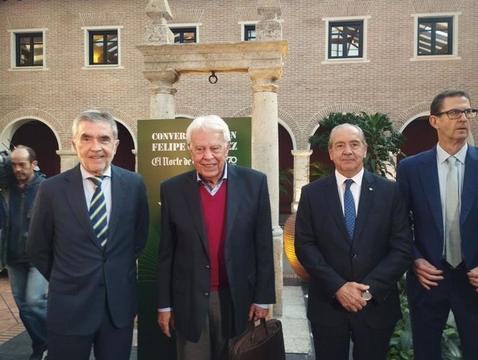 El expresidente del gobierno Felipe González, antes de participar en un encuentro en Arroyo (Valladolid) del diario El Norte de Castilla.