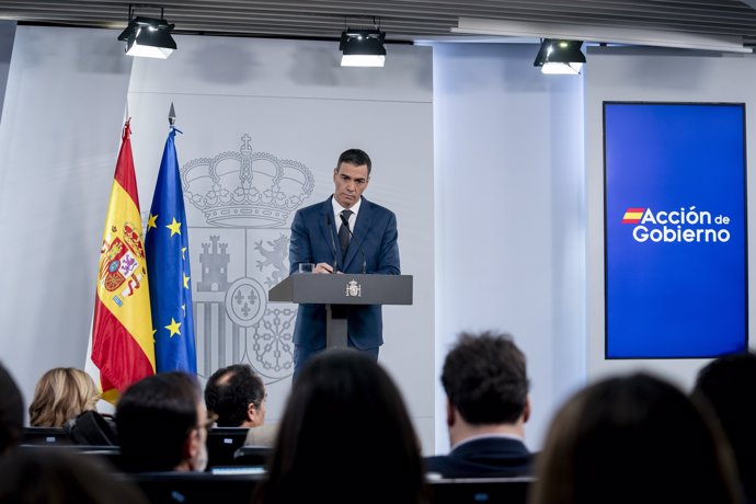 El presidente del Gobierno, Pedro Sánchez, Interviene durante una rueda de prensa, posterior al Consejo de Ministros, en el Palacio de La Moncloa, a 5 de noviembre de 2024, en Madrid (España).