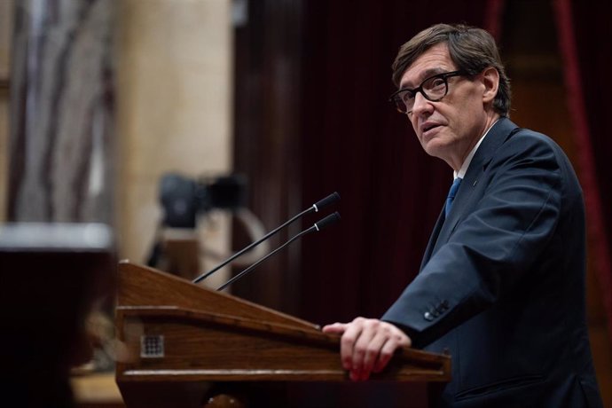 El presidente de la Generalitat de Catalunya, Salvador Illa, durante un pleno en el Parlament