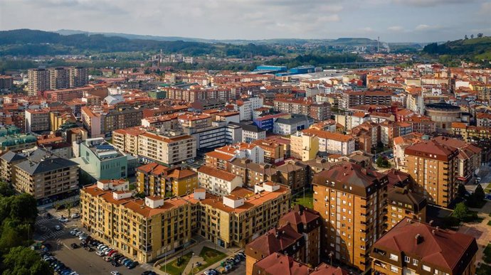 Archivo - Vista de Torrelavega